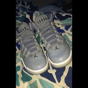 Gray Jordan 11’s